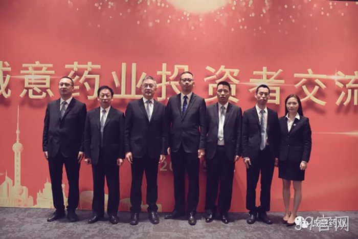 出席本次交流会的公司高管从左至右 出席本次交流会的公司高管从左至右