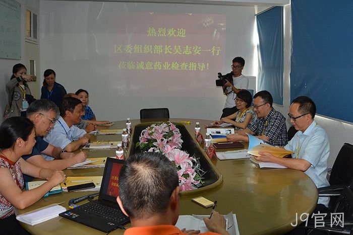 人才工作抓两头 非公党建亮“窗口” 人才工作抓两头 非公党建亮“窗口”